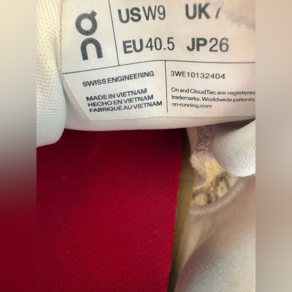 On Running Cloudrunner 2 White Green Running Snea… - image 4